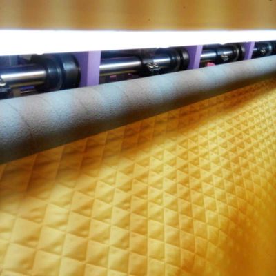 Macchina per coperte a cucitura a chiusura a aghi multi di alta produzione per letti e capi d'abbigliamento
